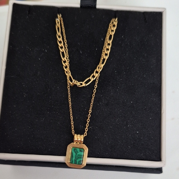 Jewelry - ⚡️Sale Elegant Gold and Green Pendant Necklace